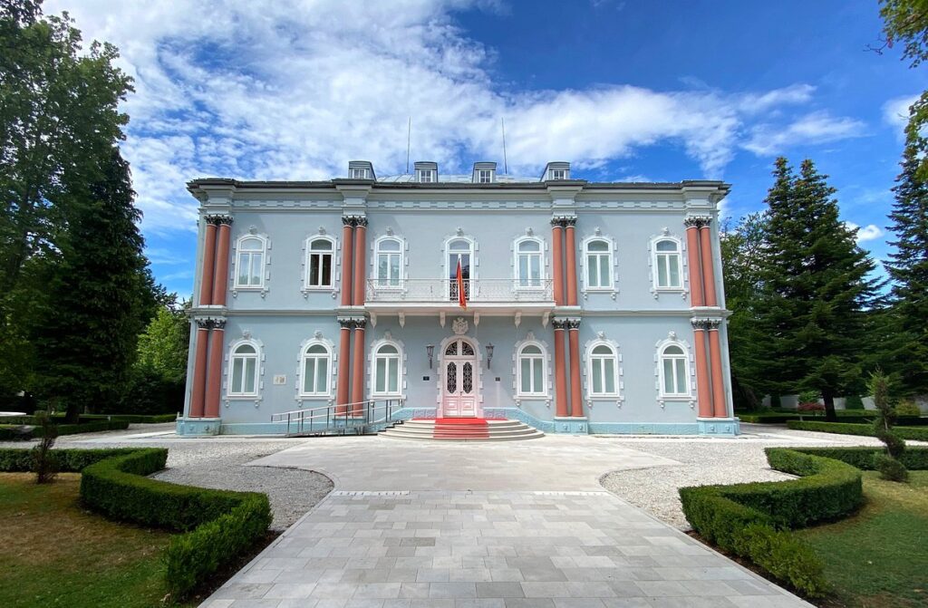 the-blue-palace-in-cetinje