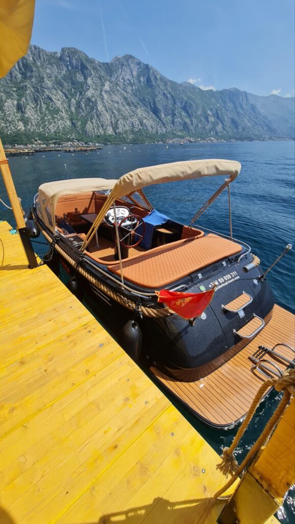 luxury_speedboat